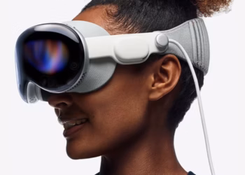 This VR Headset Surpasses Apple Vision Pro